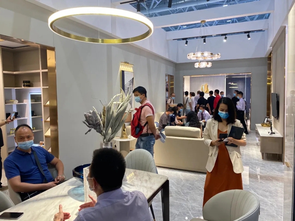 健威家具“拎包入住”燃爆深圳国际家具展