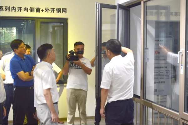 智赢门窗迎来人民日报社山东分社社长一行调研采访