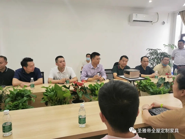圣雅帝全屋定制欢迎重庆定制衣柜、橱柜商会大咖到访考察