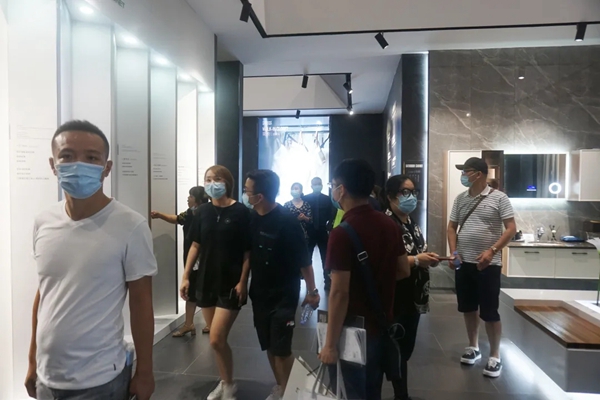 百能不锈钢家居当红不让 成功参加深圳国际家具展