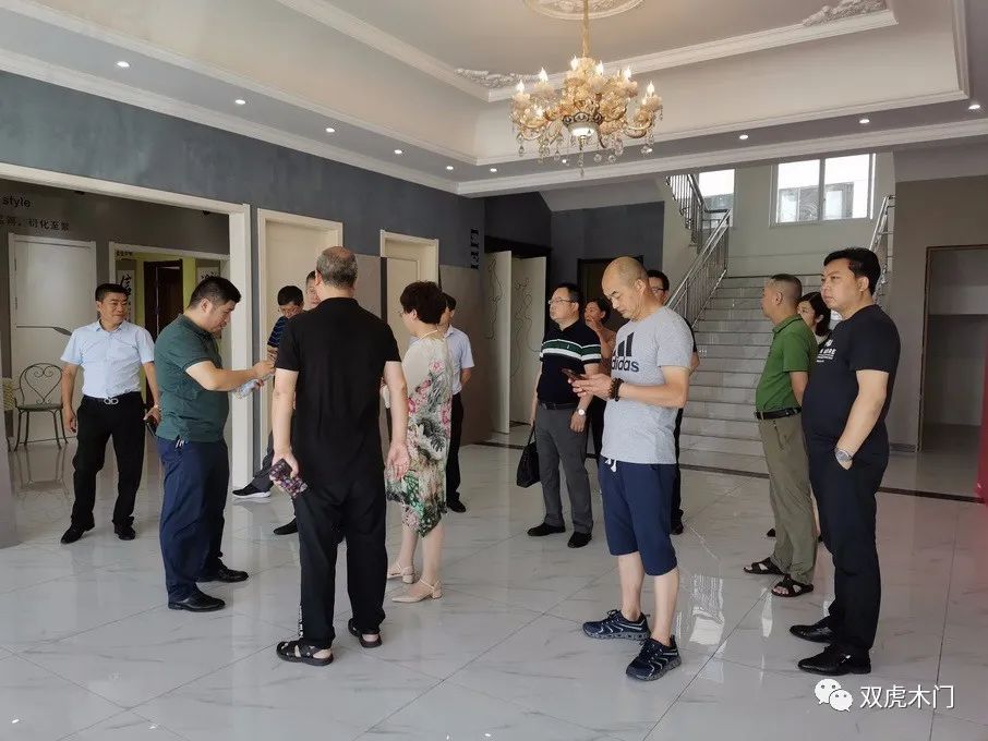 内江市政协主席柳主席及民革委员会成员莅临双虎木门视察工作