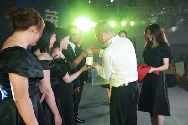 汇明A+墙布与你直击荣耀之夜 你的朋友圈刷爆了吗?