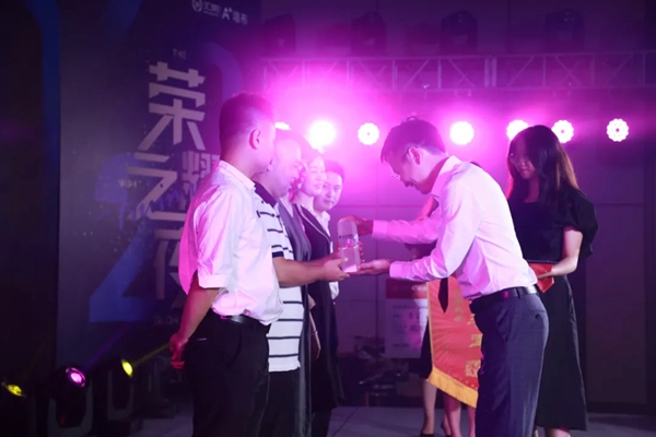 汇明A+墙布与你直击荣耀之夜 你的朋友圈刷爆了吗?