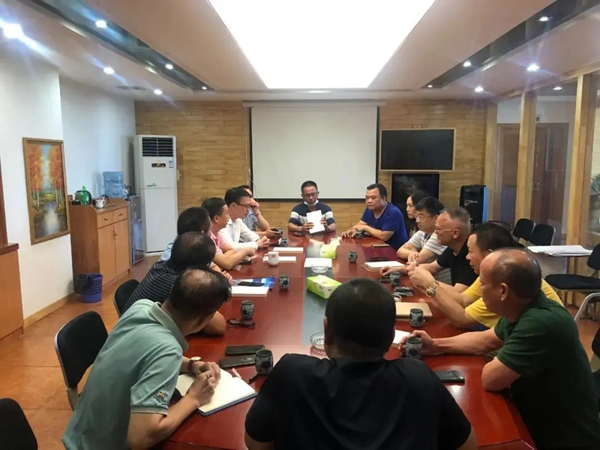 天湘板业参与橡胶木二次贴面加工技术实现与发展趋势交流会议