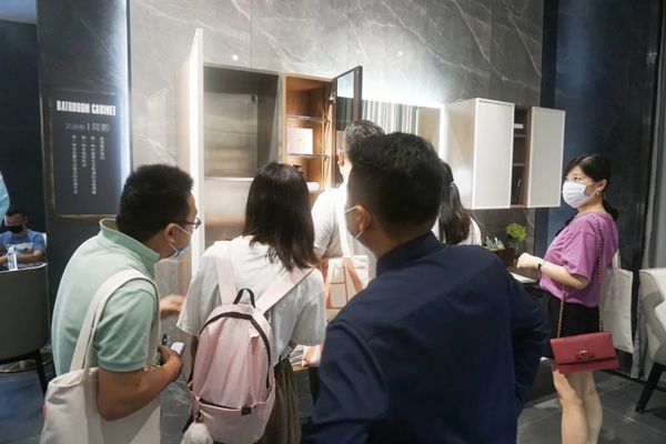 百能不锈钢家居当红不让 成功参加深圳国际家具展