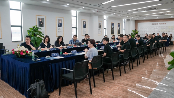 智能制造携手共赢丨龙湖集团供应链管理部总经理郑海晗一行领导莅临玛格参观交流
