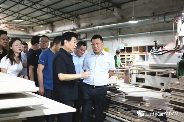 亚丹家居欢迎襄城县考察团及许昌商会企业家莅临参观