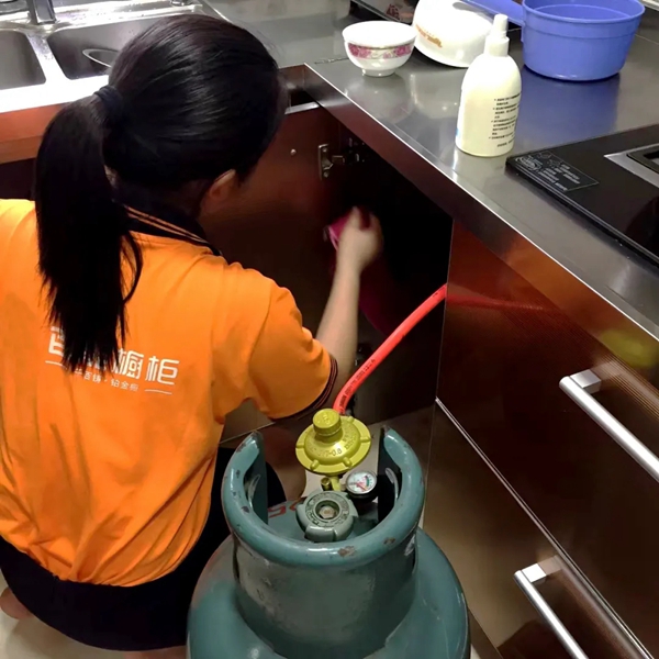 百能橱柜吕淑端：从百能消费者到百能人的缘分