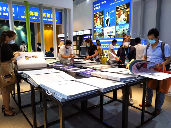 2020深圳家纺展丨蓝绣墙布李先荣：先体验再加盟 让利终端！