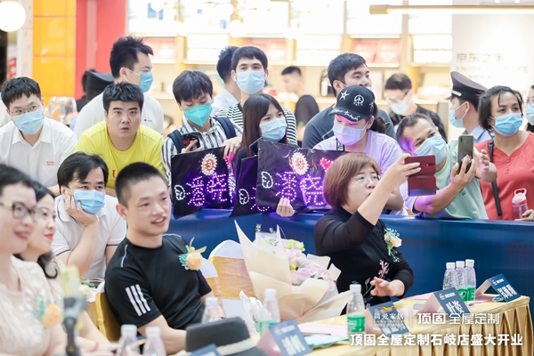 轻奢家·礼赞｜“天后”空降中山直营店，群星助力超品日完美收官！