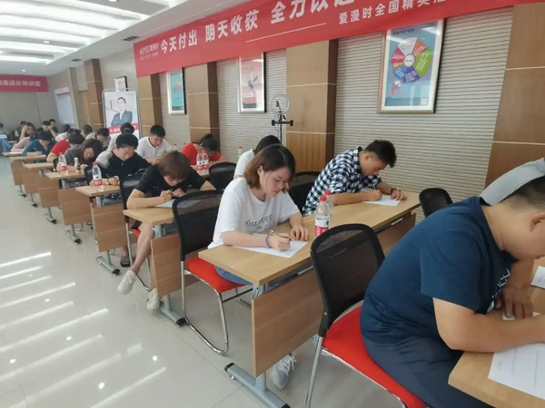 爱漫时第一届精英店长特训营圆满收官 爱漫时第一届精英店长特训营圆满收官