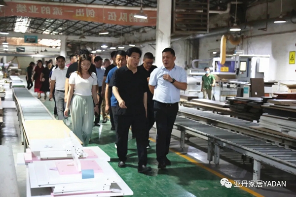 亚丹家居欢迎襄城县考察团及许昌商会企业家莅临参观