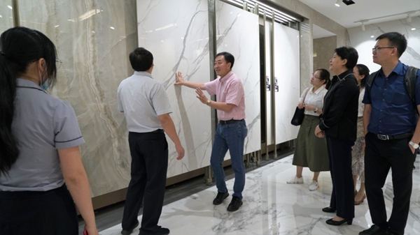 高度认可丨景德镇市政府领导视察欧神诺三水工厂总部