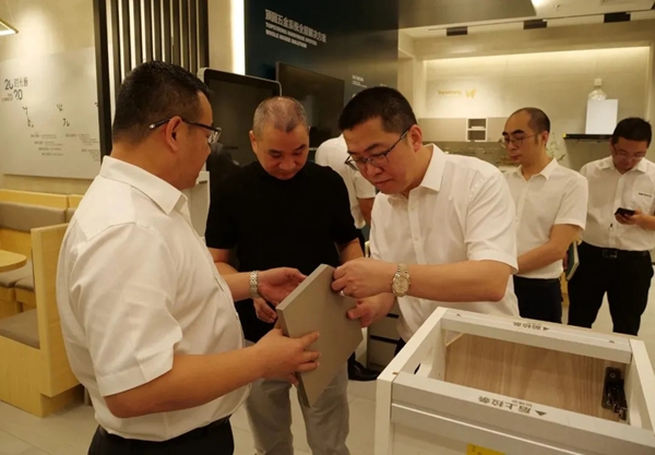 顶固全屋定制欢迎靓家居到访 携手展望整装新赛道