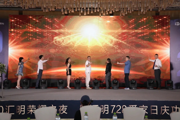 汇明A+墙布与你直击荣耀之夜 你的朋友圈刷爆了吗? 汇明A+墙布与你直击荣耀之夜 你的朋友圈刷爆了吗?