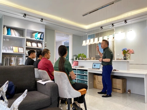 摩卡软装巡店帮扶计划正式启航 与你走进首站贵州兴仁店 摩卡软装巡店帮扶计划正式启航 与你走进首站贵州兴仁店