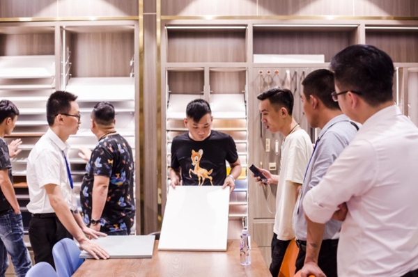 庄致家居＆旺盛木业2020年逆势而上 旺盛飞扬新品发布会火热开启