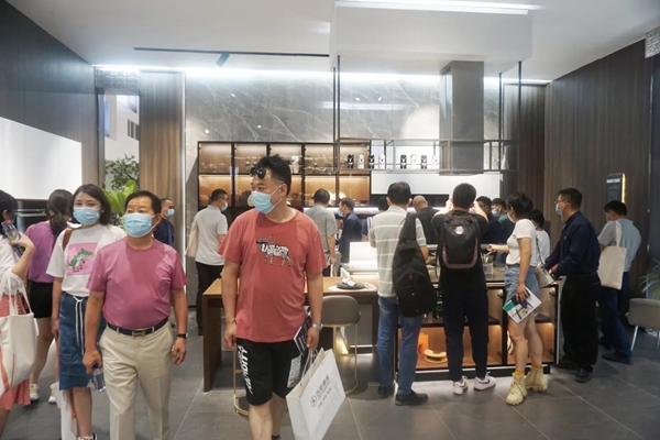 百能不锈钢家居当红不让 成功参加深圳国际家具展