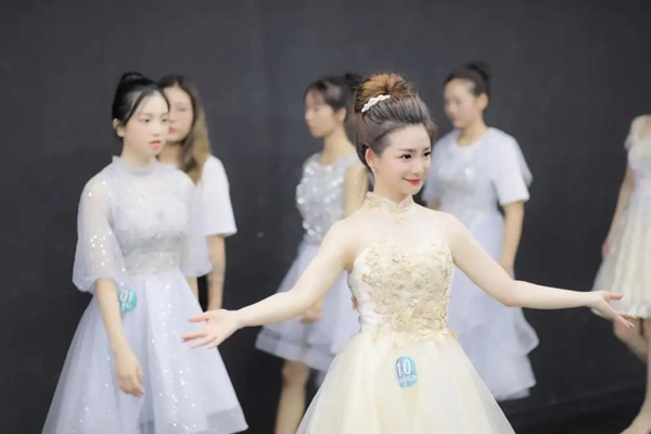 玛格全屋定制冠军女神易丹妮乘风破浪逆龄而上