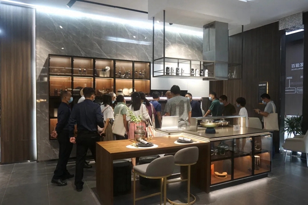 2020深圳国际家具展丨百能不锈钢家居产品研发总监周明春：注重细节打造人性化产品