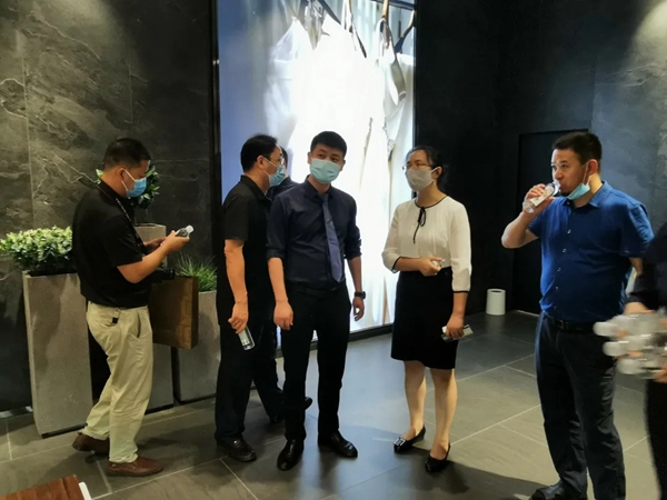 百能不锈钢家居当红不让 成功参加深圳国际家具展