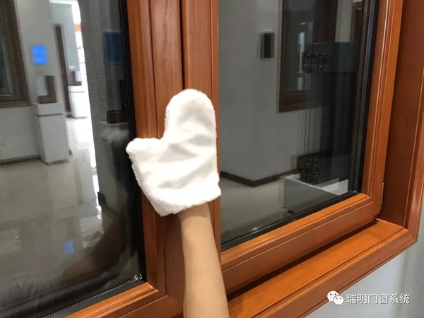 瑞明柚木窗：家里的窗这么做竟然能延长寿命？