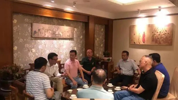天湘板业参与橡胶木二次贴面加工技术实现与发展趋势交流会议