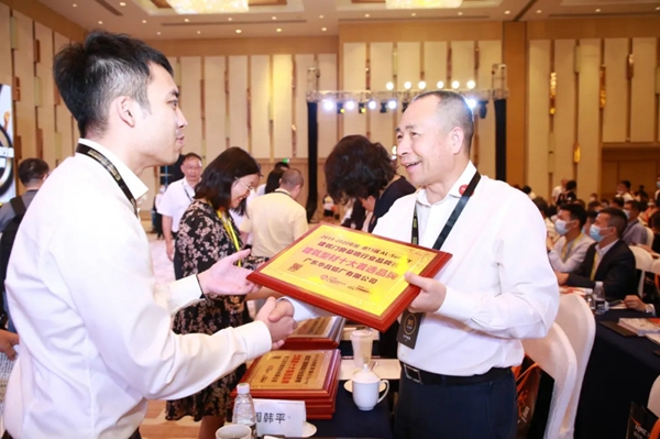 伟昌铝材门窗实力斩获2020中国门窗幕墙创新新品奖