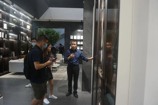 百能不锈钢家居参展首日魅力绽放深圳国际家具展 百能不锈钢家居参展首日魅力绽放深圳国际家具展