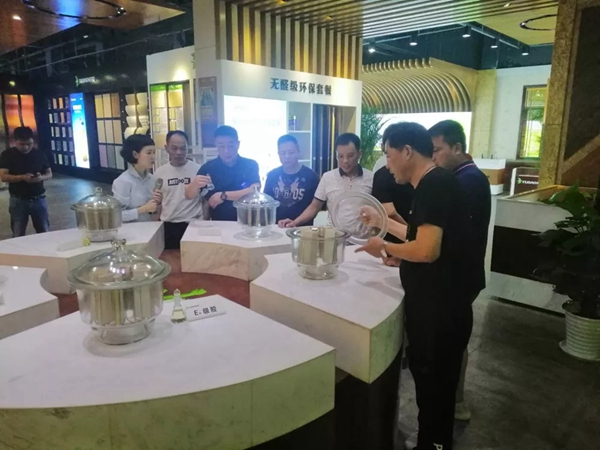 兔宝宝全屋定制欢迎上海聚通装饰前来参观考察