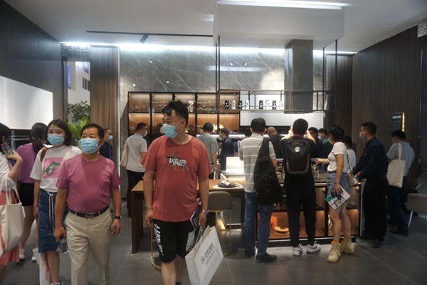 百能不锈钢家居参展首日魅力绽放深圳国际家具展