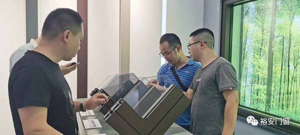 裕安门窗迎接南海铝门窗五金协会考察团莅临交流 裕安门窗迎接南海铝门窗五金协会考察团莅临交流