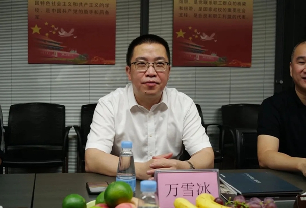 顶固全屋定制欢迎靓家居到访 携手展望整装新赛道