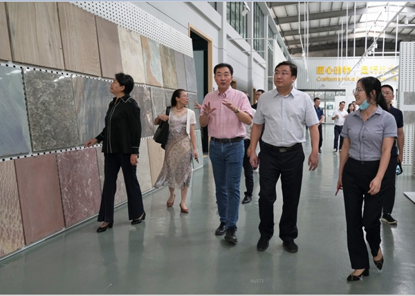 高度认可丨景德镇市政府领导视察欧神诺三水工厂总部