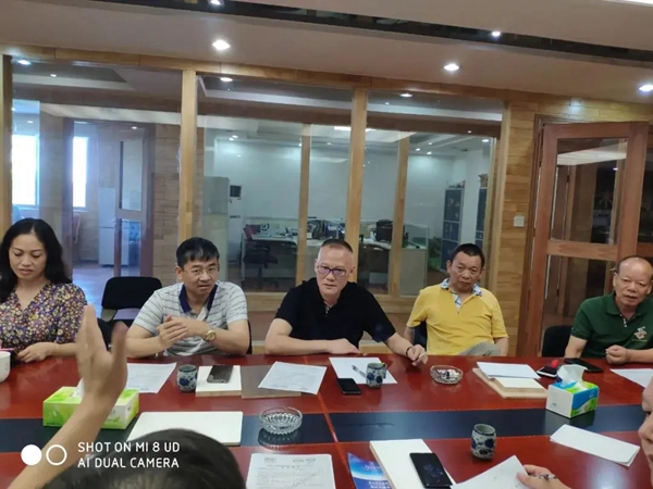 天湘板业参与橡胶木二次贴面加工技术实现与发展趋势交流会议