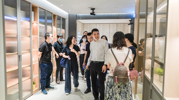 智能制造携手共赢丨龙湖集团供应链管理部总经理郑海晗一行领导莅临玛格参观交流 智能制造携手共赢丨龙湖集团供应链管理部总经理郑海晗一行领导莅临玛格参观交流