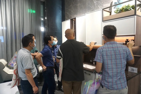 百能不锈钢家居参展首日魅力绽放深圳国际家具展 百能不锈钢家居参展首日魅力绽放深圳国际家具展