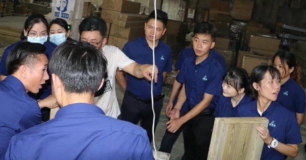 享时光木阳台新生产基地成功揭牌 开创阳台定制新标杆