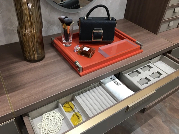顶固全屋定制:小房子如何拥有衣帽间? 顶固全屋定制:小房子如何拥有衣帽间?