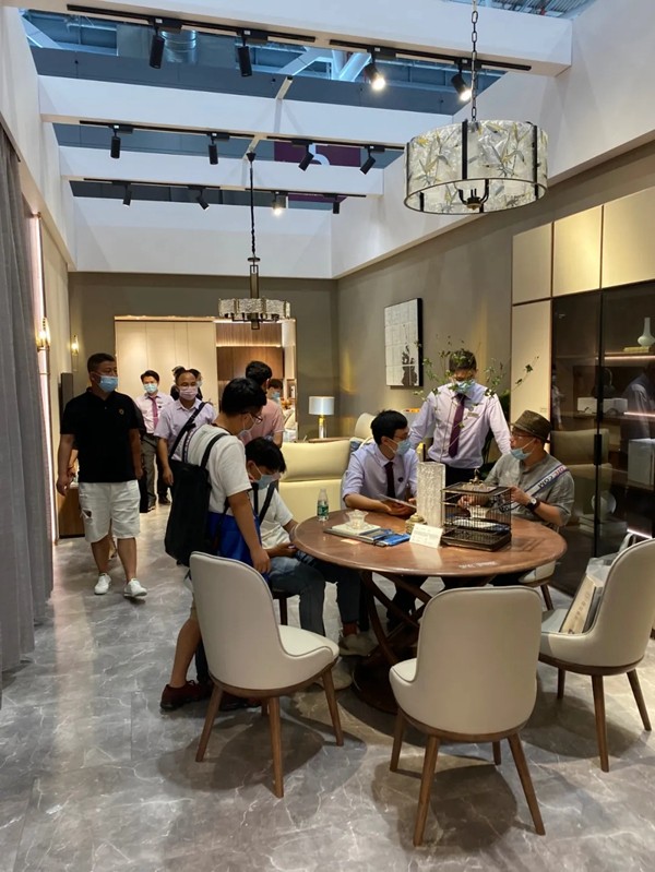 健威家具“拎包入住”燃爆深圳国际家具展