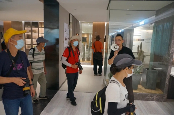 玛格全屋定制欢迎三水区摄影家协会一行莅临参观采风 玛格全屋定制欢迎三水区摄影家协会一行莅临参观采风