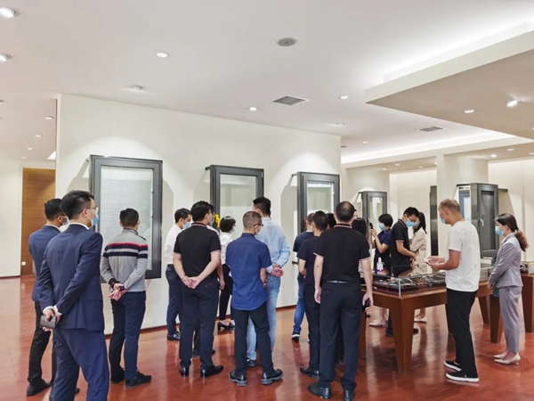 安柏瑞门窗董事长及公司管理层一行到访CMECH参观交流 安柏瑞门窗董事长及公司管理层一行到访CMECH参观交流