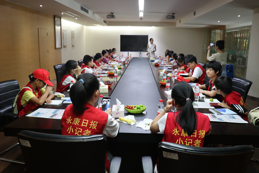 永康日报小记者团走进王力参观学习