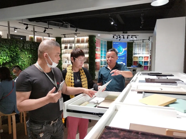 家居盛事不断，华润展示中心总部参观量创高峰