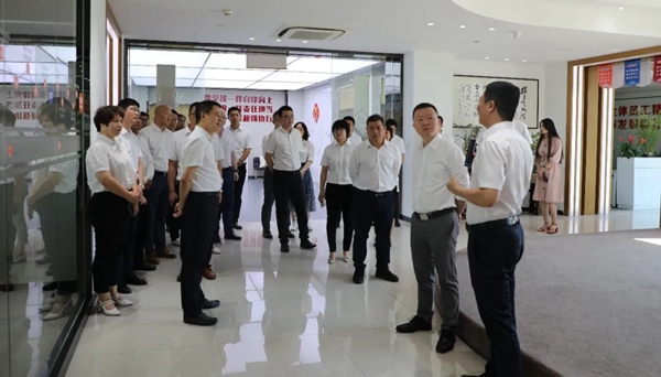 罗普斯金门窗高管团队赴中亿丰科技参观学习 罗普斯金门窗高管团队赴中亿丰科技参观学习