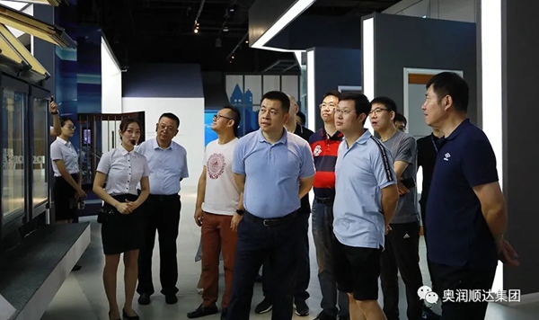 清华大学五道口金融学院EMBA十三期商界精英来奥润顺达集团研学交流
