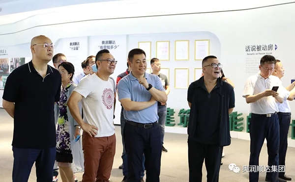 清华大学五道口金融学院EMBA十三期商界精英来奥润顺达集团研学交流