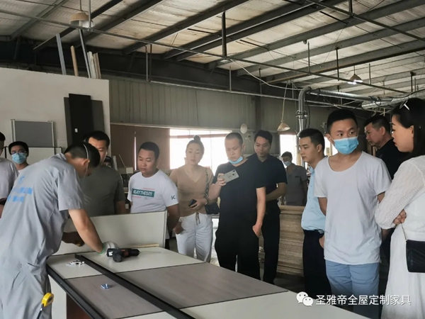 圣雅帝全屋定制欢迎重庆定制衣柜、橱柜商会大咖到访考察
