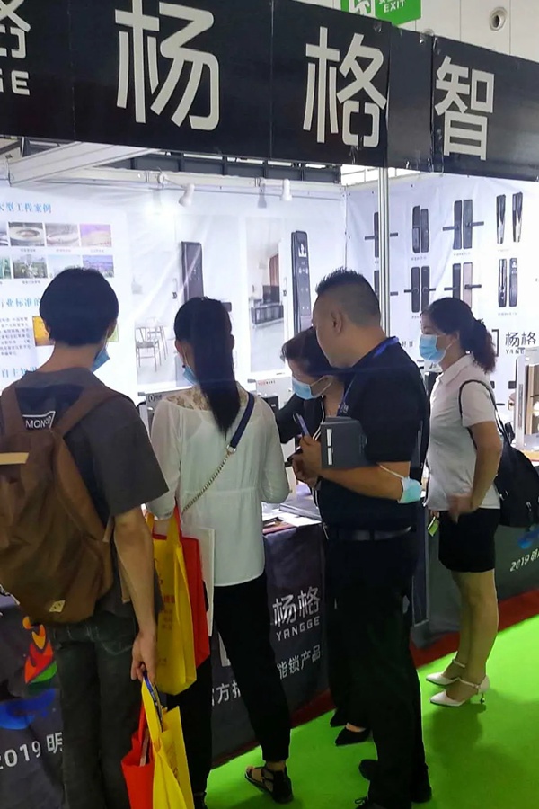 杨格锁业携多款爆品亮相成都建博会 备受瞩目