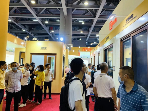 坚美定制携带新品重磅亮相第26届铝门窗幕墙展
